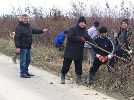 Continuarea lucrărilor de curățenie-10