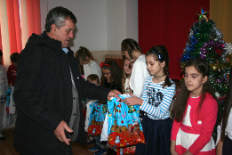 Moș Crăciun la clasa a III-a din Pietroșani-2017-10