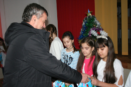 Moș Crăciun la clasa a III-a din Pietroșani-2017-11