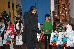 Moș Crăciun la clasa a III-a din Pietroșani-2017-16