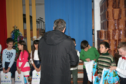 Moș Crăciun la clasa a III-a din Pietroșani-2017-17