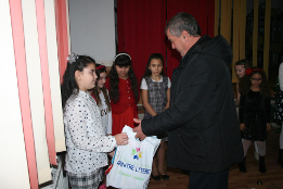 Moș Crăciun la clasa a III-a din Pietroșani-2017-4