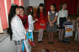 Moș Crăciun la clasa a III-a din Pietroșani-2017-5