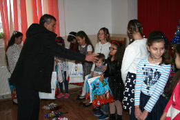 Moș Crăciun la clasa a III-a din Pietroșani-2017-7