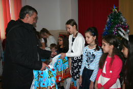 Moș Crăciun la clasa a III-a din Pietroșani-2017-9