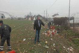 Curățenie &icirc;n Piața Agricolă Puchenii Mari-5