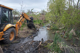 Lucrări de decolmatare a R&acirc;ului Leaotul-2017-8