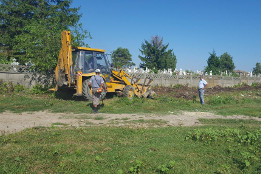 Lucrări de curățenie &icirc;n prejma cimitirului Pietroșani-2017-1