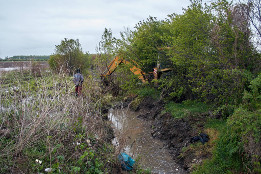 Testarea lucrărilor de decolmatare a canalelor &icirc;n urma ploilor din ultimele ore-2017-1
