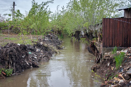 Testarea lucrărilor de decolmatare a canalelor &icirc;n urma ploilor din ultimele ore-2017-3