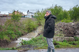 Testarea lucrărilor de decolmatare a canalelor &icirc;n urma ploilor din ultimele ore-2017-5