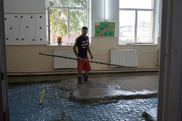 Lucrări de igienizare și &icirc;ntreținere a celor 4 școli și 5 grădinițe din comuna Puchenii Mari-2017-1