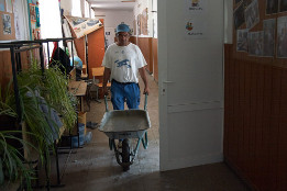 Lucrări de igienizare și &icirc;ntreținere a celor 4 școli și 5 grădinițe din comuna Puchenii Mari-2017-4