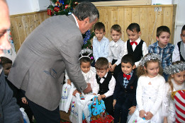 Moș Crăciun la Gădinița Puchenii Moșneni-2017-21