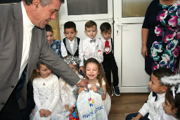 Moș Crăciun la Gădinița Puchenii Moșneni-2017-7