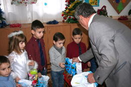 Moș Crăciun la Grupa Mare Pietroșani-2017-5