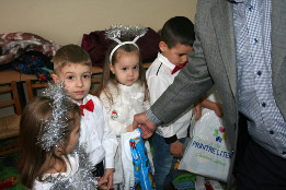 Moș Crăciun la Grădinița Pietroșani-Grupa mijlocie-2017-11