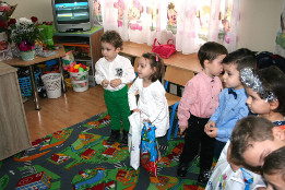 Moș Crăciun la Grădinița Pietroșani-Grupa mijlocie-2017-12
