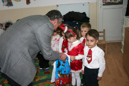 Moș Crăciun la Grădinița Pietroșani-Grupa mijlocie-2017-15