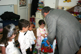 Moș Crăciun la Grădinița Pietroșani-Grupa mijlocie-2017-17