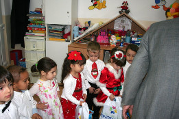 Moș Crăciun la Grădinița Pietroșani-Grupa mijlocie-2017-21