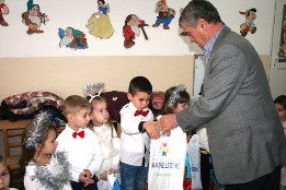 Moș Crăciun la Grădinița Pietroșani-Grupa mijlocie-2017-23