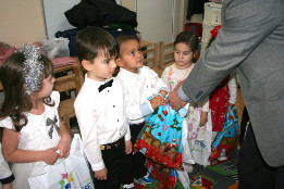 Moș Crăciun la Grădinița Pietroșani-Grupa mijlocie-2017-3