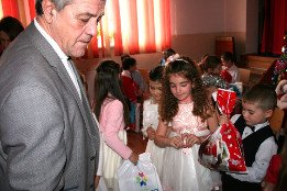 Moș Crăciun la Clasa Pregătitoare Pietroșani și Puchenii Moșneni-2017-1