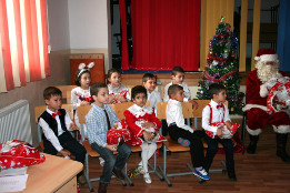 Moș Crăciun la Clasa Pregătitoare Pietroșani și Puchenii Moșneni-2017-10