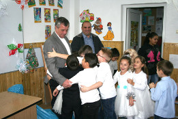 Moș Crăciun la Clasa Pregătitoare Pietroșani și Puchenii Moșneni-2017-11