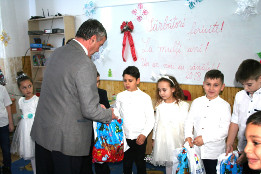 Moș Crăciun la Clasa Pregătitoare Pietroșani și Puchenii Moșneni-2017-13