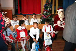 Moș Crăciun la Clasa Pregătitoare Pietroșani și Puchenii Moșneni-2017-17