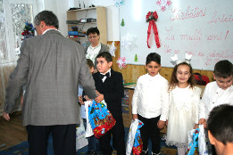 Moș Crăciun la Clasa Pregătitoare Pietroșani și Puchenii Moșneni-2017-20