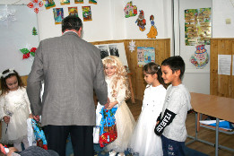 Moș Crăciun la Clasa Pregătitoare Pietroșani și Puchenii Moșneni-2017-29