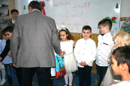 Moș Crăciun la Clasa Pregătitoare Pietroșani și Puchenii Moșneni-2017-7